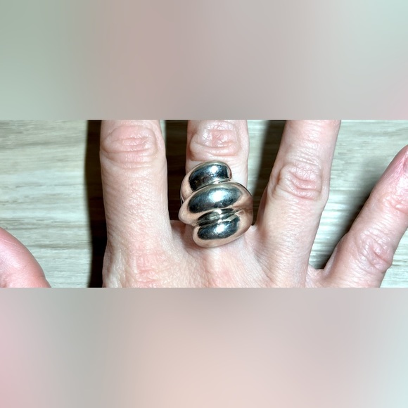 Vintage Designer (ND) Heavy Sterling Silver Triple Sculpted Dome Ring, Size 8 - Picture 8 of 10